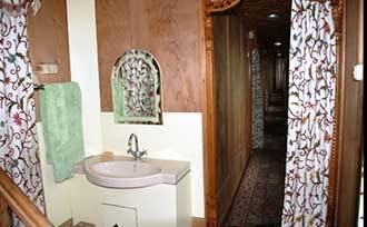 Houseboat Heaven of Kashmir, Srinagar 5